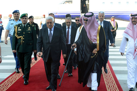 Palestinian President Mahmoud Abbas meets with the Saudi Arabian King Abdullah bin Abdul-Aziz in Riyadh, Saudi Arabia - 12 Nov 2012