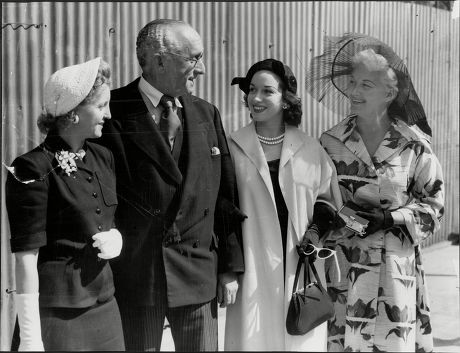 Marcus Lipton (mp For Brixton) With Actresses Avril Angers Pat Kirkwood And Christine Norden All At House Of Commons 1952.