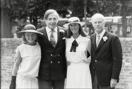 Victor Lownes Playboy Club Owner Marries : photos éditoriales de stock