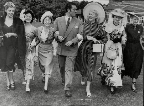 Harriet Johns Lana Morris Glynis Johns Kieron Moore Christine Norden Anne Crawford And Sandra Lee At A Theatrical Party In Roehampton.