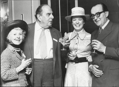 Actor Robert Morley Dorchester Lr Molly Foto De Stock De Contenido actor-robert-morley-dorchester-lr-molly-foto-de-stock-de-contenido
