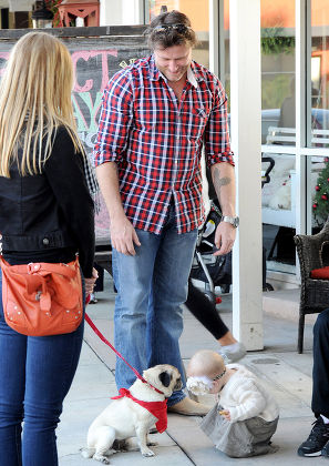 Tori Spelling out and about in Los Angeles, America - 08 Dec 2012