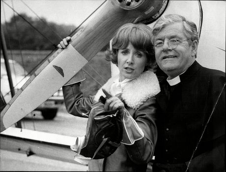 Actor Kenneth More (died 7/82) And Wife Actress Angela Douglas During Filming Of An Episode Of The Tv Series 'father Brown'.