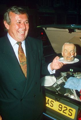 MICHAEL CAINE PARTY AT ODINS RESTAURANT, LONDON, BRITAIN - 1992