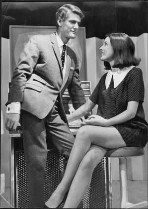 Dj Pete Murray With Actress Susan Stranks On The Final Episode Of Television Programme 'juke Box Jury' Peter 'pete' Murray Obe (born 19 September 1925) Is A British Radio And Television Presenter And A Stage And Screen Actor. His Broadcasting Car