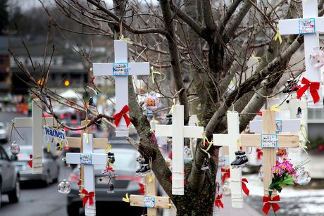 Aftermath of the mass shooting at Sandy Hook Elementary School, Sandy Hook, Connecticut, America - 25 Dec 2012