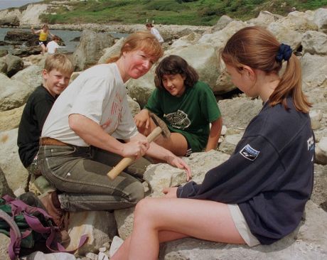 Jenny Hutt Wife Of Steve Searches For Fossils On Iow Today With Twickenham School Party.