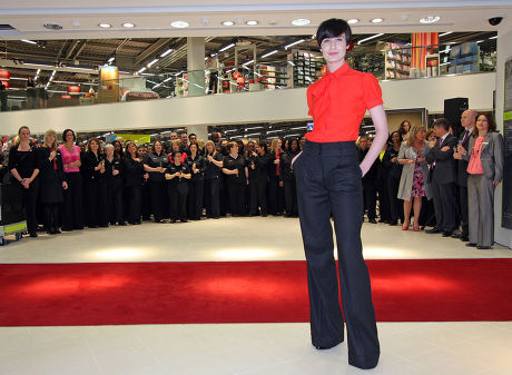 Mode Erin O'connor And M&s Director Kate Bostock Unveil The Brand New Flagship Marks And Spencer Store In Colliers Wood.