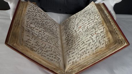 British Library Senior Conservator David Jacobs With The Ma'il Qu'ran Dating From The 8th Century And One Of The Earliest In Existence And Will Form Part Of A New Exhibition Hajj: Journey To The Heart Of Islam At The British Museum Picture By Glenn
