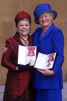 Dame Mary Peters And Dame Dorothy Tutin With There Medal The Most Excellent Order Of The British Empire. Shakespearean Actress Dame Dorothy Tutin And Athlete Mary Peters At Buckingham Palace In London Thursday November 16 2000 After They Were Both Wa