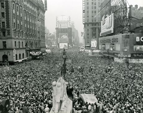 250 Wwii ww2 crowds Stock Pictures, Editorial Images and Stock Photos ...