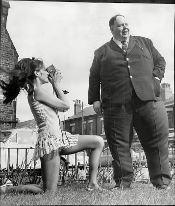 Showgirl Valerie Martin And Eric Potts Who Won He Bbc1 'dee Time' Challenge For The Biggest Man In The Land He Weighed In At 32st 12lb.