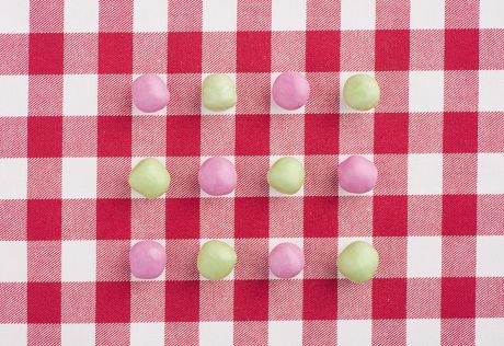 56 Checkered tablecloth Stock Pictures, Editorial Images and Stock