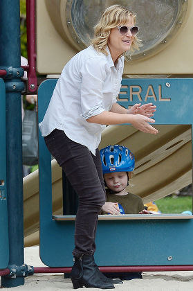 Amy Poehler and sons at the Coldwater Canyon Park, Beverly Hills, Los Angeles, America - 31 Mar 2013