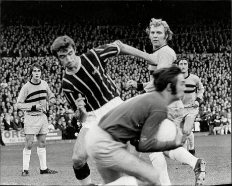 Gerry Queen Of Crystal Palace In Action Against Goalkeeper Peter Grotier With Bobby Moore In Attendance Watching Are Frank Lampard Snr And John Mcdowell.