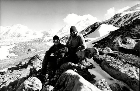 1988 Mail On Sunday Yeti Expedition In Tibet Lead By Mountaineer Chris Bonington In Search Of The Yeti Pictured David O'neill And Iain Walker (r).