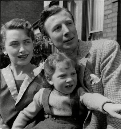 Actor Leslie Randall And Wife Actress Joan Reynolds And Daughter Susan Leslie Randall (born 1924 In South Shields) Is A Film And Television Actor Who Has Worked In Both Britain And America. His Wife Was Joan Reynolds Who He Met When They Were Both In
