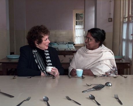** Special For Daily Mail Femail Dept ** Ann Leslie Having Tea With Mrs Bessie Collison Current Headmistress Of Her Old School In India (st Hilda's).