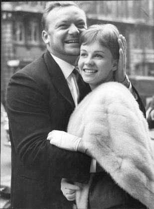 Actor Aldo Ray And Wife Actress Johanna Ray (nee Johanna Bennett) At St James Street Aldo Ray (september 25 1926 Oo March 27 1991) Was An American Actor. Johanna Ray Is An American Casting Director And Film Producer. She Is Sometimes Credited As 'jo