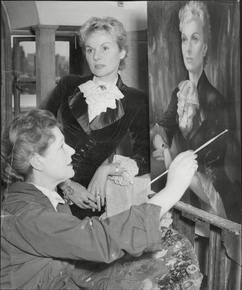 Actress Ann Todd Having Portrait Painted By Artist Anna Zinkeisen Dorothy Anne Todd (24 January 1909 Oo 6 May 1993) Was An English Actress And Producer. She Was Born In Hartford Cheshire And Was Educated At St. Winifrid's School Eastbourne Sussex. S