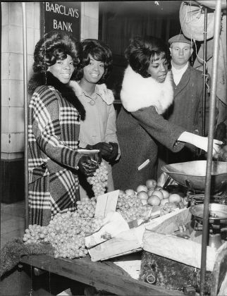 Pop Group Martha And The Vandellas Rosalind Ashford Betty Kelley Martha Reeves Martha And The Vandellas (known From 1967 To 1972 As Martha Reeves And The Vandellas) Were An American Vocal Group Who Found Fame In The 1960s With A String Of Hit Singles