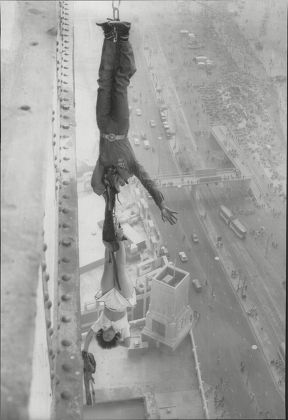 Escapology Act Showing Escapologist Karl Bartoni Editorial Stock Photo ...