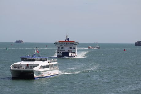 catamaran ferry meaning