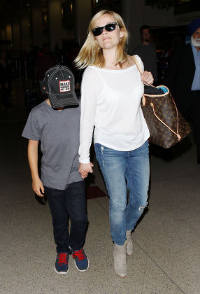 Reese Witherspoon arriving at Los Angeles International Airport, America - 17 Jun 2013