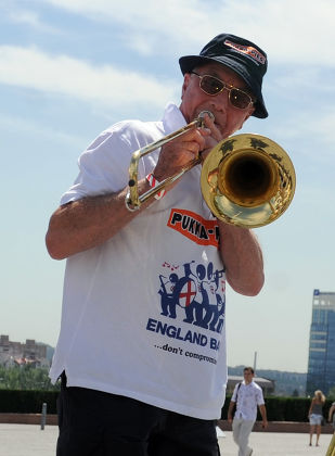 Bernie Clifton With The England Band After They Were Reunited With Their Instruments At The Donbass Arena Donetsk Ukraine.