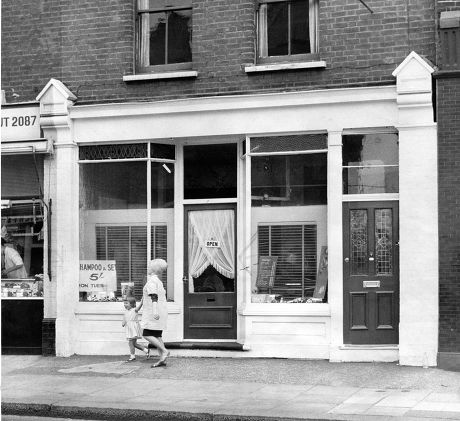 Hairdresser's Salon In Lower Richmond Road Where Pat Cooper Friend Of Suspected Train Robber Gordon Goody Worked. The Great Train Robbery - A Ii2.6 Million Train Robbery Committed On 8 August 1963 At Brideg Railway Bridge Ledburn Near Mentmore In Bu