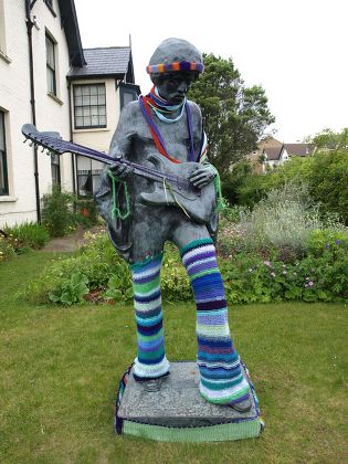 Jimi Hendrix Statue New Woolly Accessories Editorial Stock Photo - Stock  Image | Shutterstock | Shutterstock Editorial