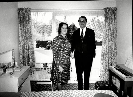 Elliot Richardson With Mrs Patricia Newbolt At Her Home American Ambassador To London Elliot Lee Richardson (july 20 1920 Oo December 31 1999) Was An American Lawyer And Politician Who Was A Member Of The Cabinet Of Presidents Richard Nixon And Geral