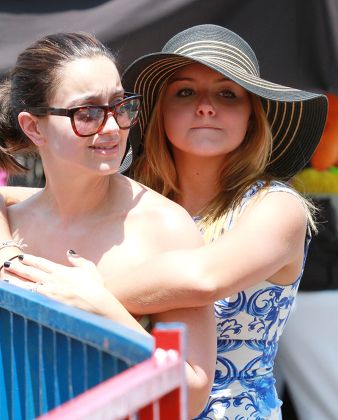Ariel Winter and family at the Farmers Market in Studio City, Los Angeles, America - 30 Jun 2013