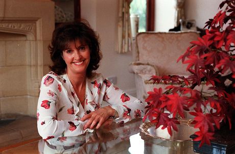 ** Special For Daily Mail Femail Dept ** Vivienne Boardman Wife Of Liverpool Comedian Stan Boardman At Home On The Wirral.... See Story On Her Husbands Infidelity.