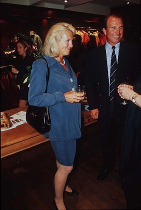 CAPTAIN MARK PHILLIPS WITH HIS WIFE SANDY PFLUEGER AT JOHN PARTRIDGE PARTY, DOUBLEPOINT HORSE TRIALS - 1997