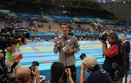 Editorial Use Only. This Material Is Provided Under The Terms Of The 2012 Nopp Agreement Free For Use From 25/07/2012 Until 31/12/2012. Mandatory Credit Must Be Observed. Michael Phelps With His Special Trophy 4x 100m Medley Relay: Final Stratford Lo