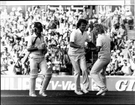 Cricket: Australian Tour Of England 1985 - England V Australia 6th Test At The Oval - Richard Ellison And Ian Botham Celebrate The Dismissal Of Dirk Welham.