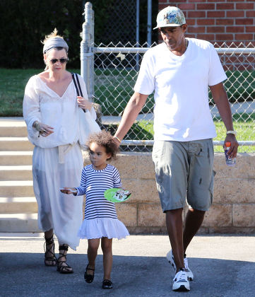 Ellen Pompeo and family with friends in the park, Los Angeles, America - 17 Aug 2013