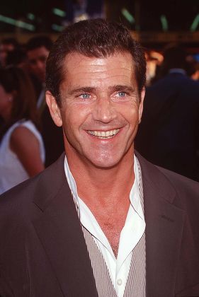 LETHAL WEAPON 4 FILM PREMIERE AT THE MANNS CHINESE THEATRE, LOS ANGELES ...