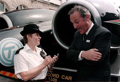 WPC LIZ BARRETT WITH RICHARD NOBLE AND HIS RECORD BREAKING SUPERSONIC CAR THRUST SSC  IN COVENT GARDEN, LONDON, BRITAIN - 1998