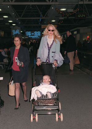 MICK JAGGER AND JERRY HALL AT HEATHROW AIRPORT, LONDON, BRITAIN 1998