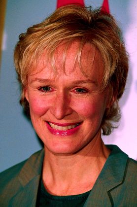 GLENN CLOSE HONOURS LIV ULLMAN AT THE WOMANS COMMISSION FOR REFUGEES AND CHILDRENS VOICES OF COURAGE AWARDS IN NEW YORK, AMERICA - 1999