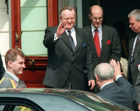 FINNISH PRESIDENT MARTTI AHTISAARI WITH SPECIAL ENVOY GROUP WHO MET WITH SLOBODAN MILOSEVIC IN HELSINKI, FINLAND - 1999