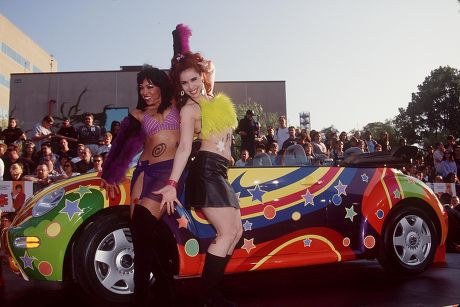 1 Car austin powers film premiere california america 1999 Stock