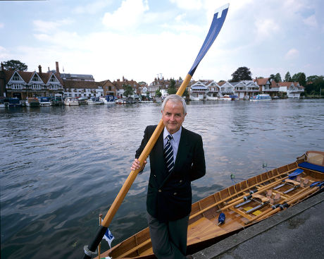RODNEY BEWES BY RIVER THAMES AT HENLEY, BRITAIN - 1999