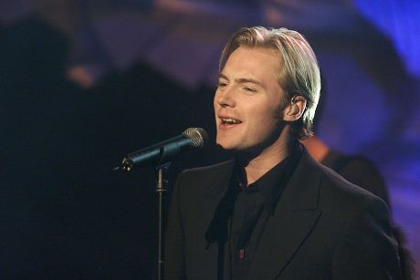 ROWAN KEATING AT THE 1999 RECORD OF THE YEAR AWARDS