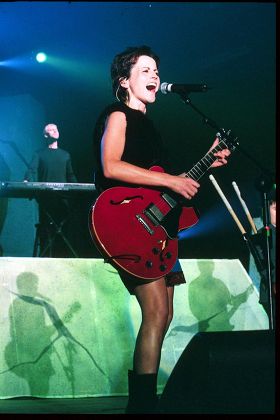 DOLORES O'RIORDAN LEAD SINGER OF THE CRANBERRIES - 1999