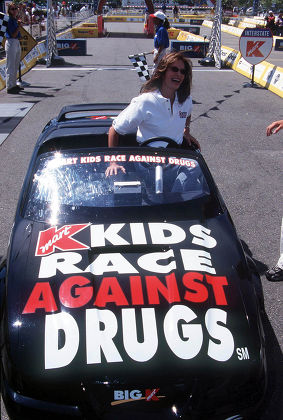 K - MART FAMILY FOUNDATION KIDS RACE AGAINST DRUGS CHARITY BENEFIT AT CARSON  CITY, AMERICA - APR 2000