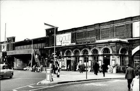 Vauxhall Railway Station South London Editorial Stock Photo - Stock ...