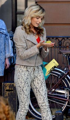 'The Carrie Diaries' TV programme on set filming, New York, America - 21 Oct 2013